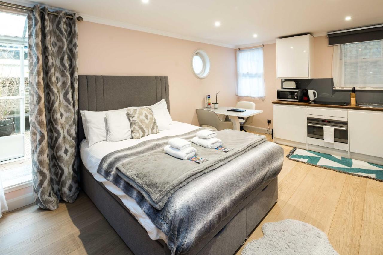 Superb Chelsea Rare Find With Patio 2 Min From Tube Appartement *