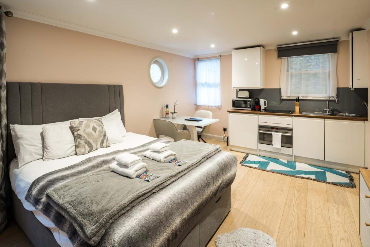 Superb Chelsea Rare Find With Patio 2 Min From Tube Appartement Londres
