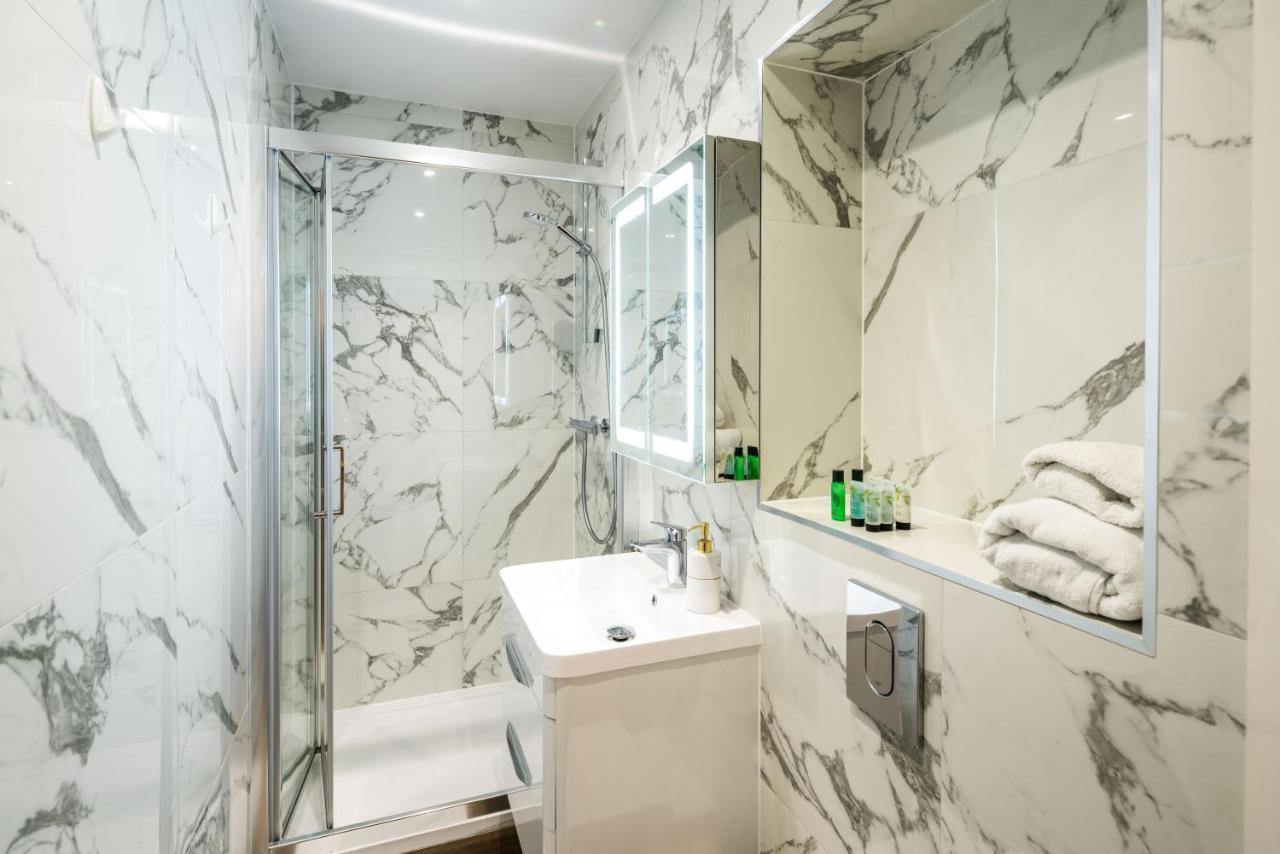 Superb Chelsea Rare Find With Patio 2 Min From Tube Appartement Londres